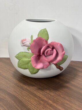 Teleflora 3D Raised Rose Ceramic Round White Vase Vintage 80s Made in Taiwan
